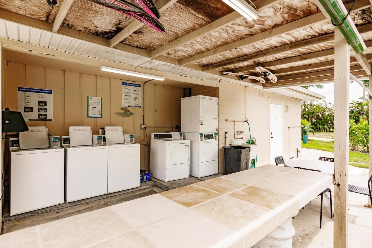 Poolside King Cottage With Kitchen - 10 Minutes To Beach! Форт-Маєрс Екстер'єр фото